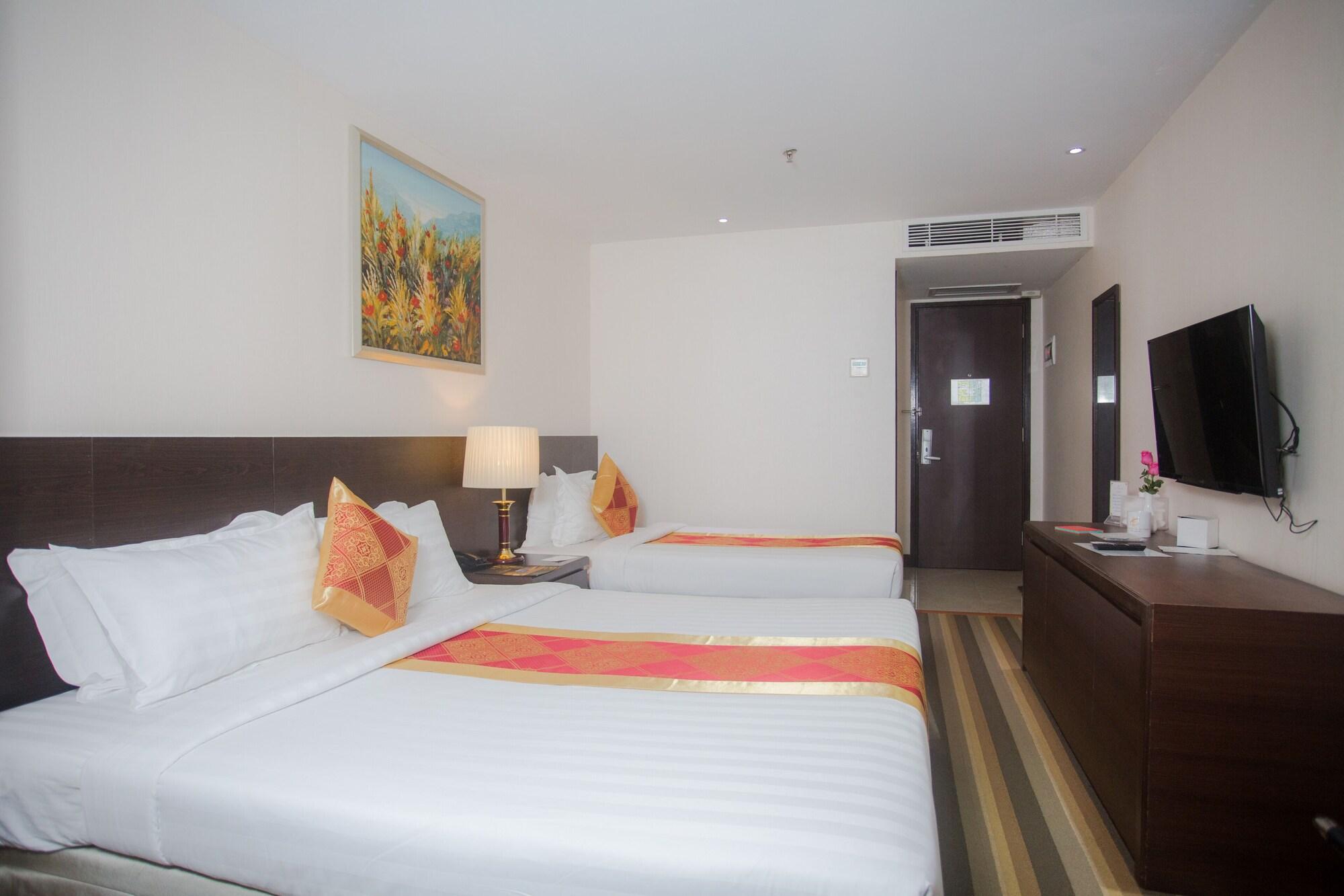 Esperado Lake View Hotel Янгон Экстерьер фото