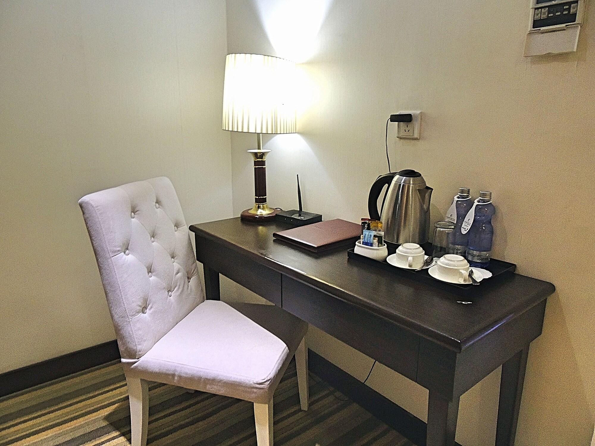 Esperado Lake View Hotel Янгон Экстерьер фото