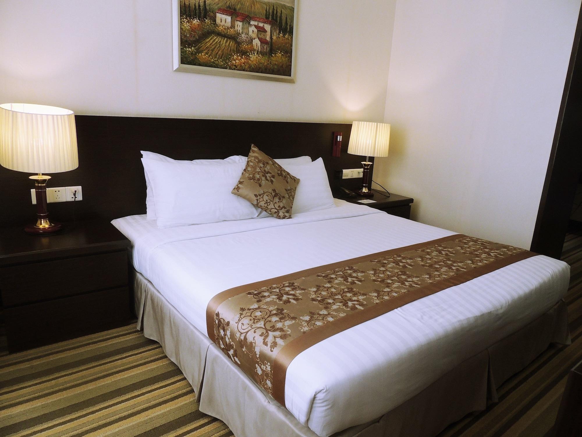 Esperado Lake View Hotel Янгон Экстерьер фото