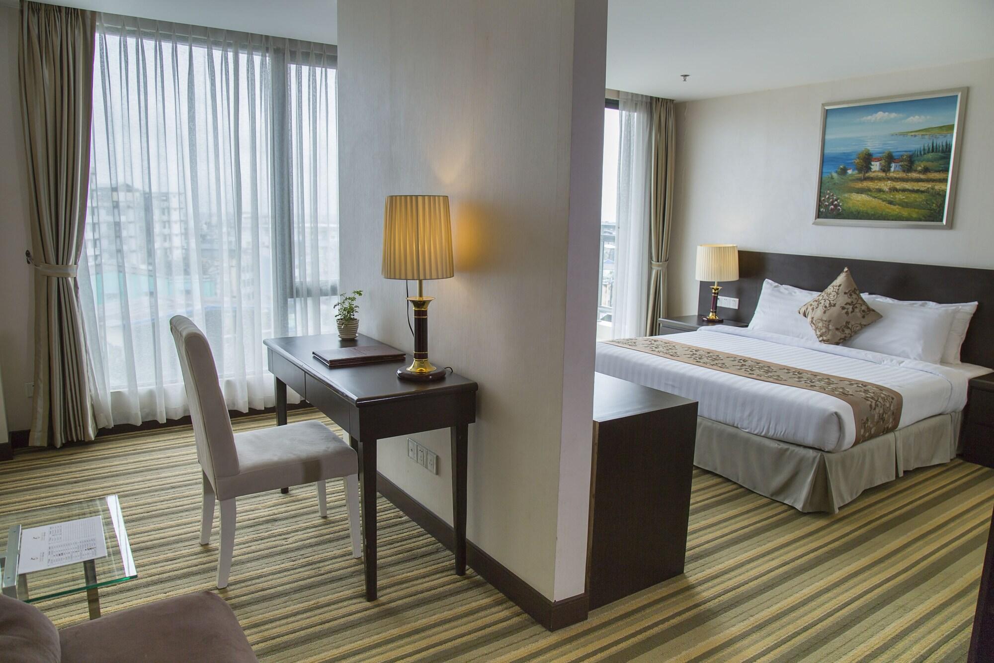 Esperado Lake View Hotel Янгон Экстерьер фото