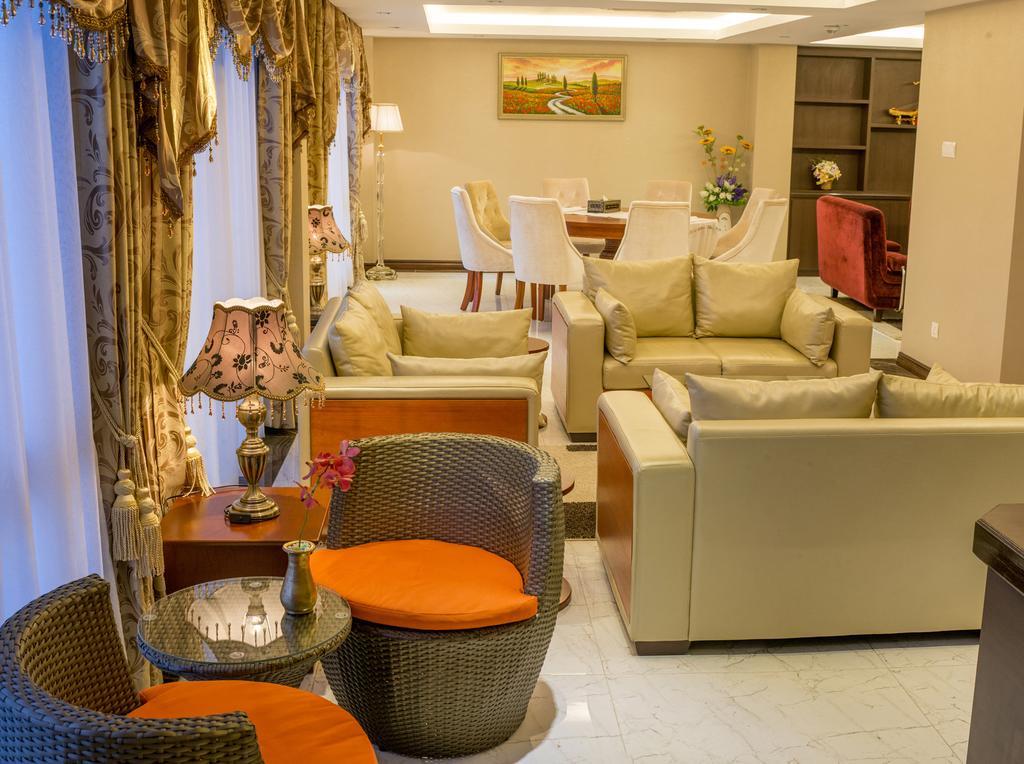 Esperado Lake View Hotel Янгон Экстерьер фото