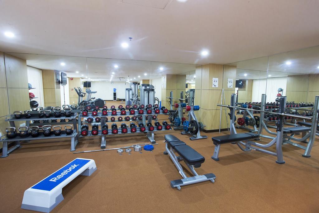 Esperado Lake View Hotel Янгон Экстерьер фото