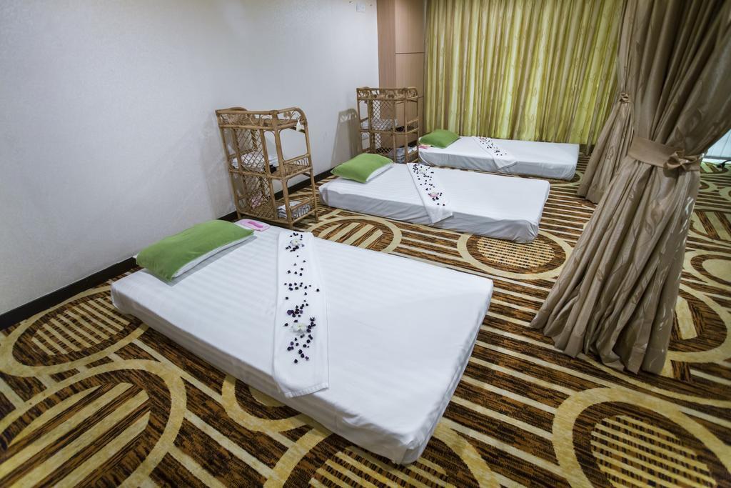 Esperado Lake View Hotel Янгон Экстерьер фото