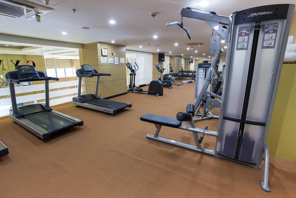 Esperado Lake View Hotel Янгон Экстерьер фото