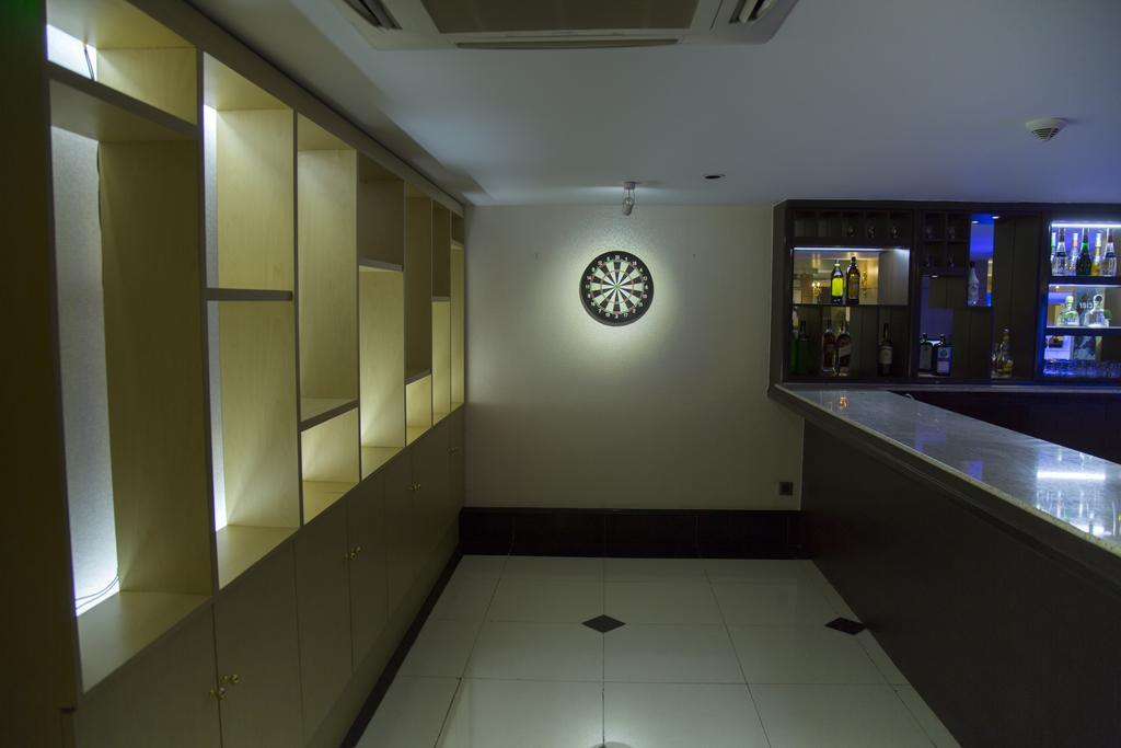 Esperado Lake View Hotel Янгон Экстерьер фото