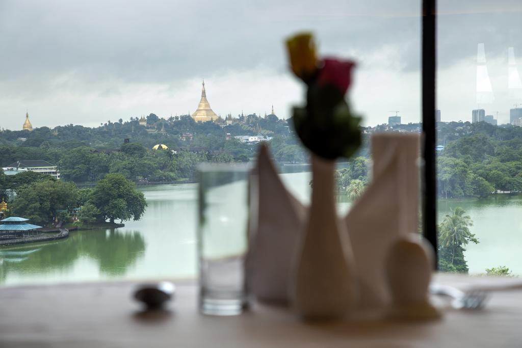 Esperado Lake View Hotel Янгон Экстерьер фото