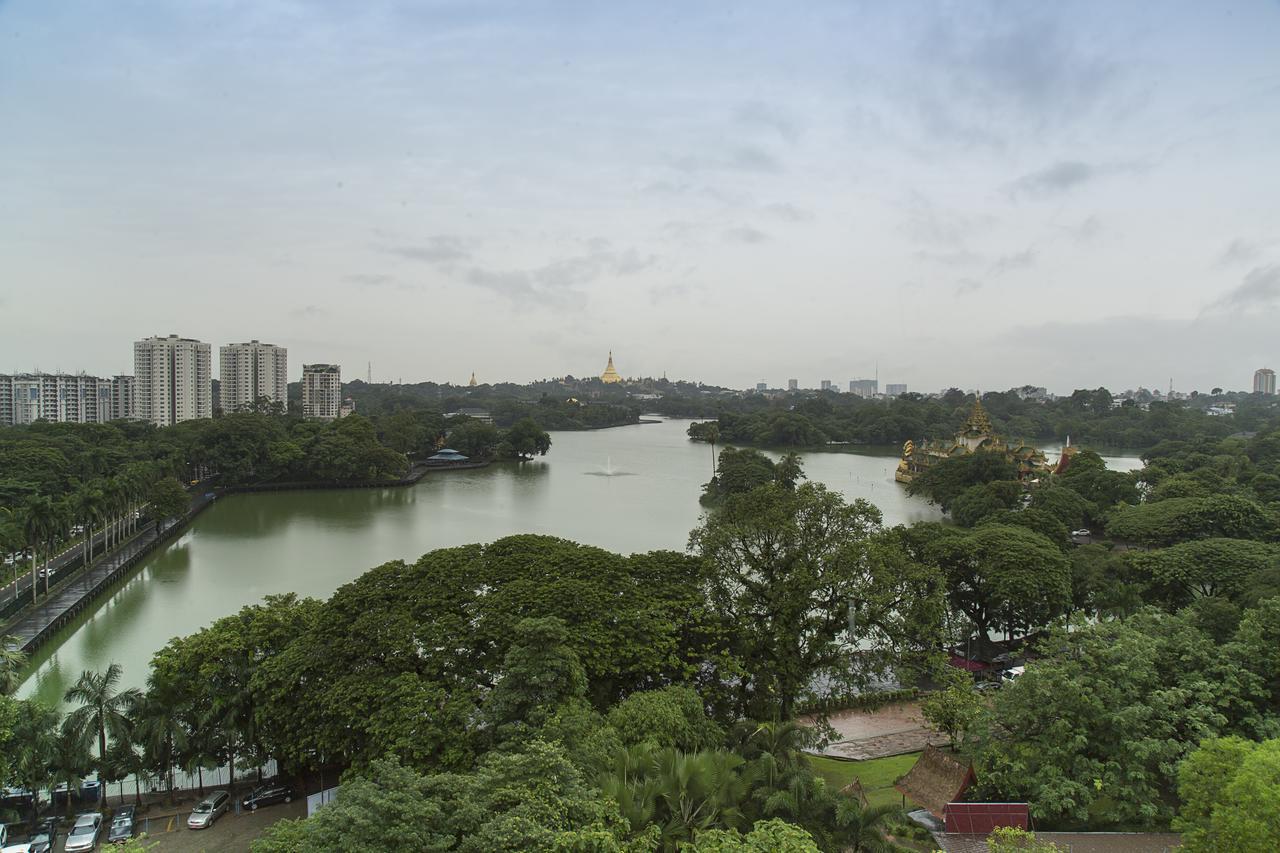 Esperado Lake View Hotel Янгон Экстерьер фото