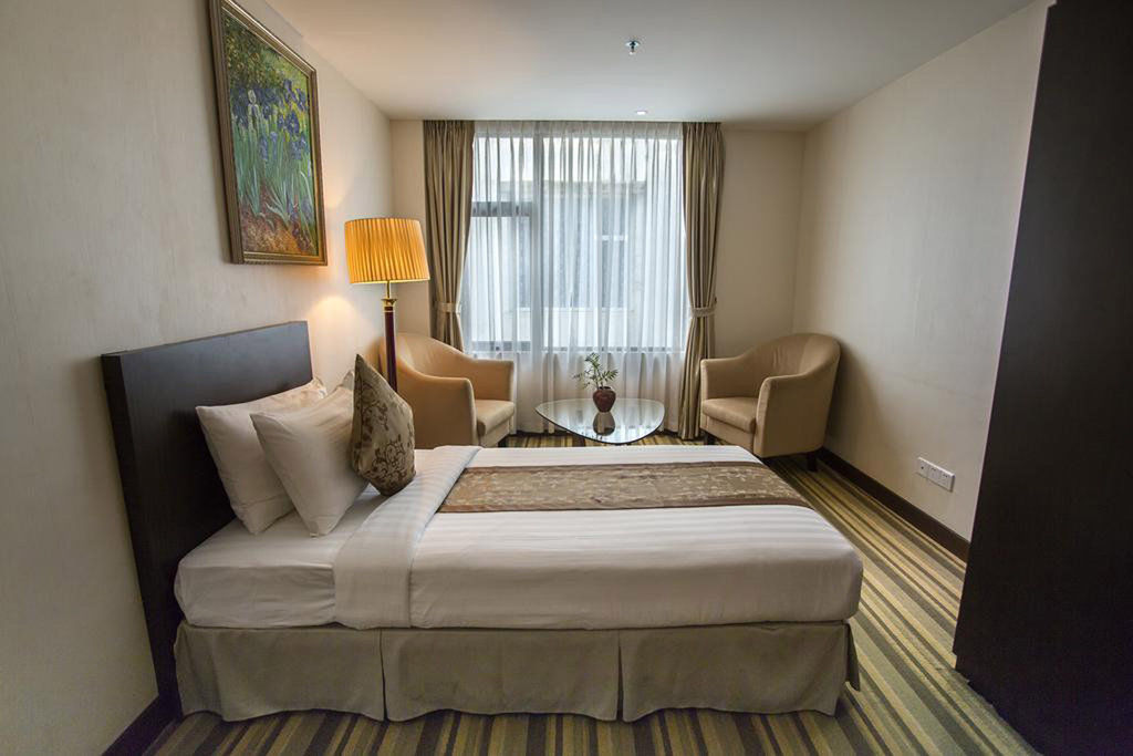 Esperado Lake View Hotel Янгон Экстерьер фото