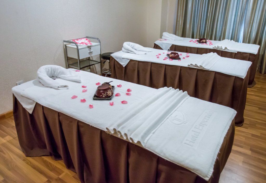 Esperado Lake View Hotel Янгон Экстерьер фото