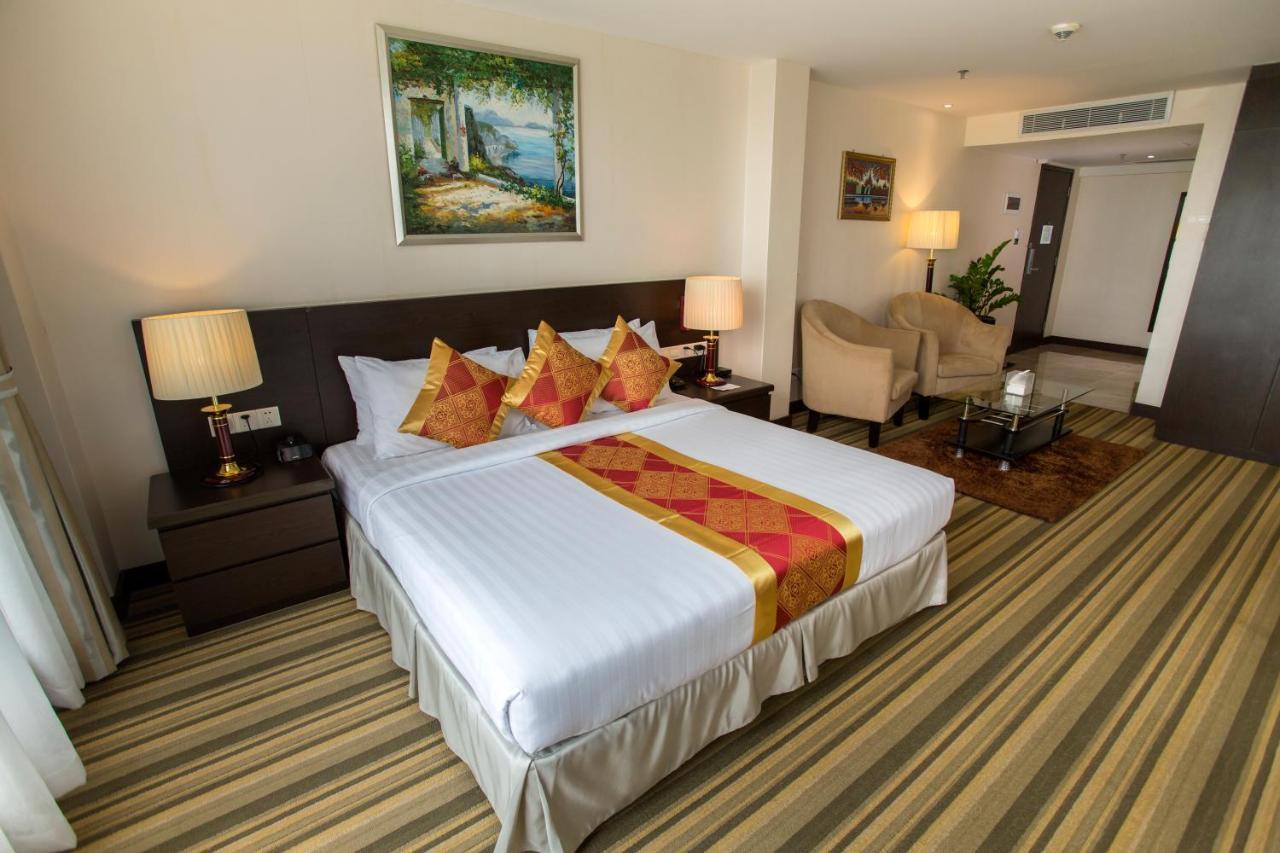 Esperado Lake View Hotel Янгон Экстерьер фото