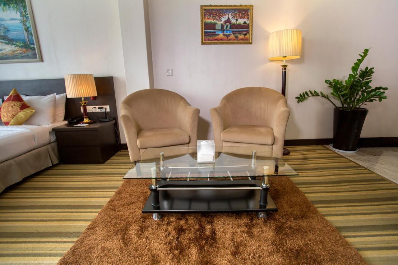 Esperado Lake View Hotel Янгон Экстерьер фото