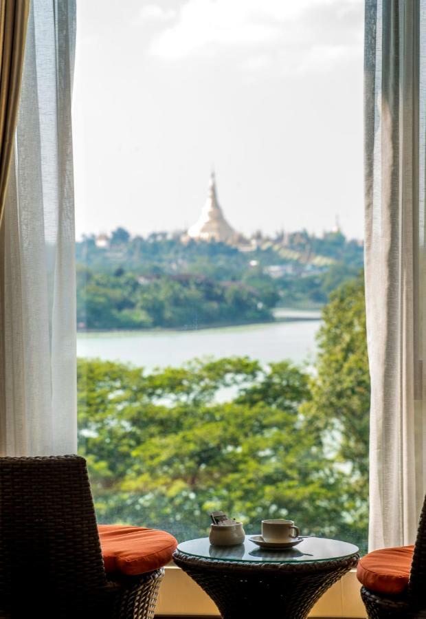Esperado Lake View Hotel Янгон Экстерьер фото
