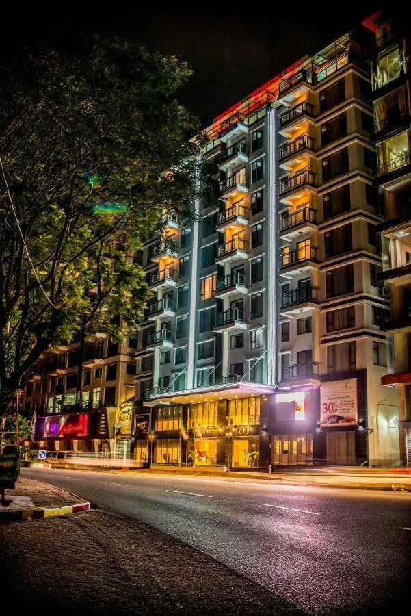 Esperado Lake View Hotel Янгон Экстерьер фото