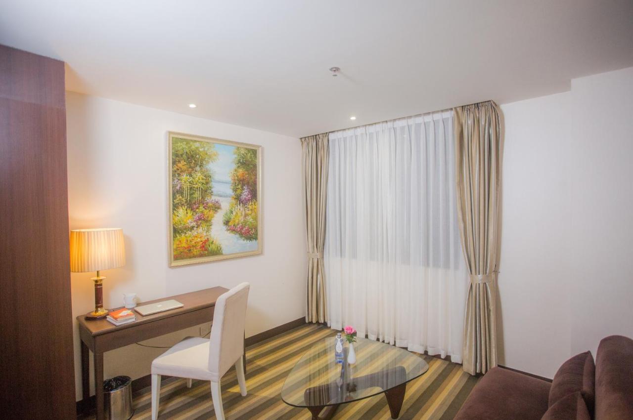 Esperado Lake View Hotel Янгон Экстерьер фото